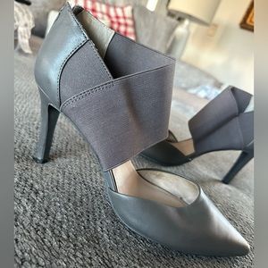 Seychelles Gray Pointy toed heel